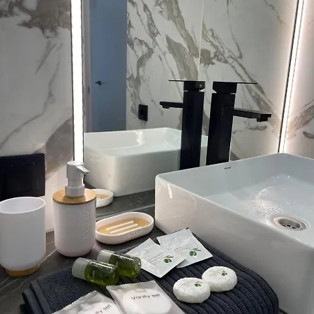 Royal Line Apartment *